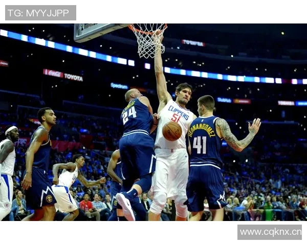 博班自曝身高2米24却仍需仰望文班亚马名记透露其身高接近2米31