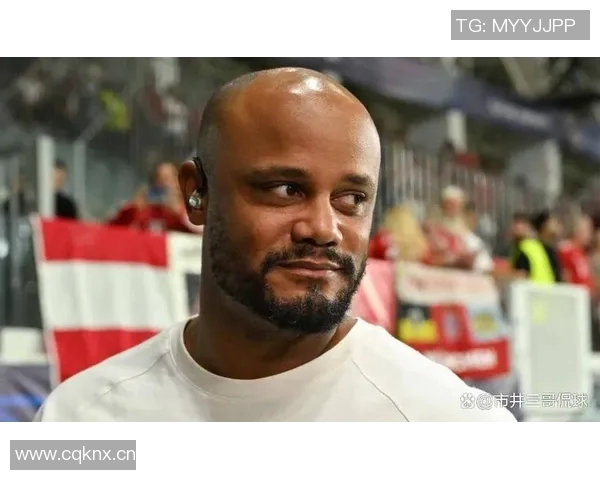 拜仁高层与孔帕尼今夏欲引西蒙斯交易遭赫内斯否决 拜仁高层与孔帕尼今夏欲引西蒙斯交易遭赫内斯否决