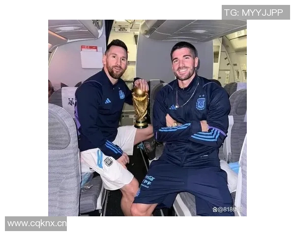 德保罗与梅西庆祝合照分享期待最后一步共同努力实现目标 德保罗与梅西庆祝合照分享期待最后一步共同努力实现目标