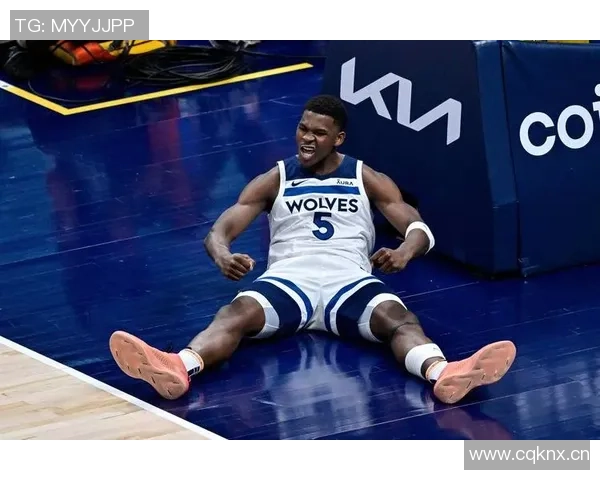 爱德华兹末节发力拿下7分全场24投仅中7三分球表现不佳